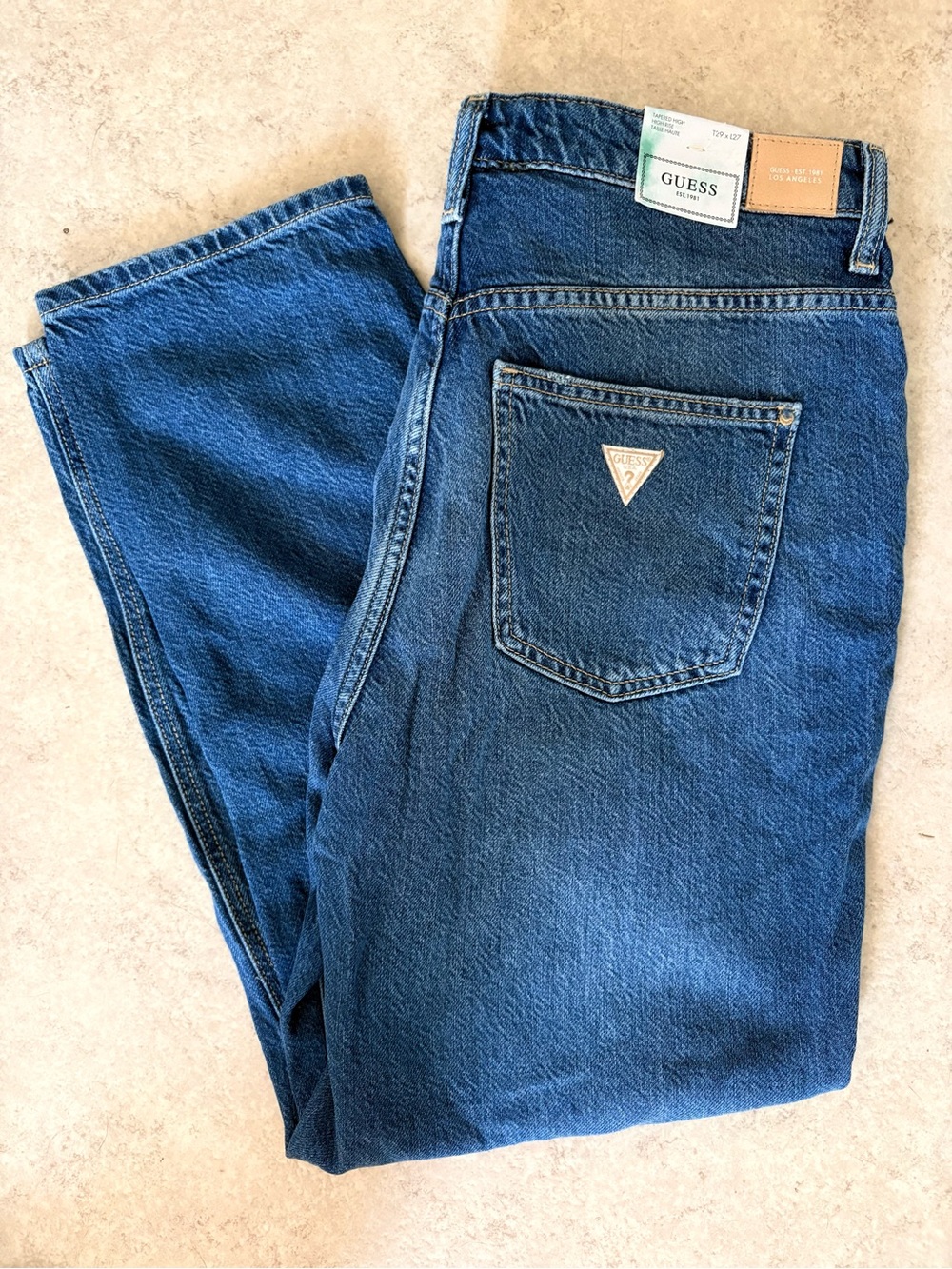 GUESS Tapered High Mom Jeans – W29 L27 – Blue